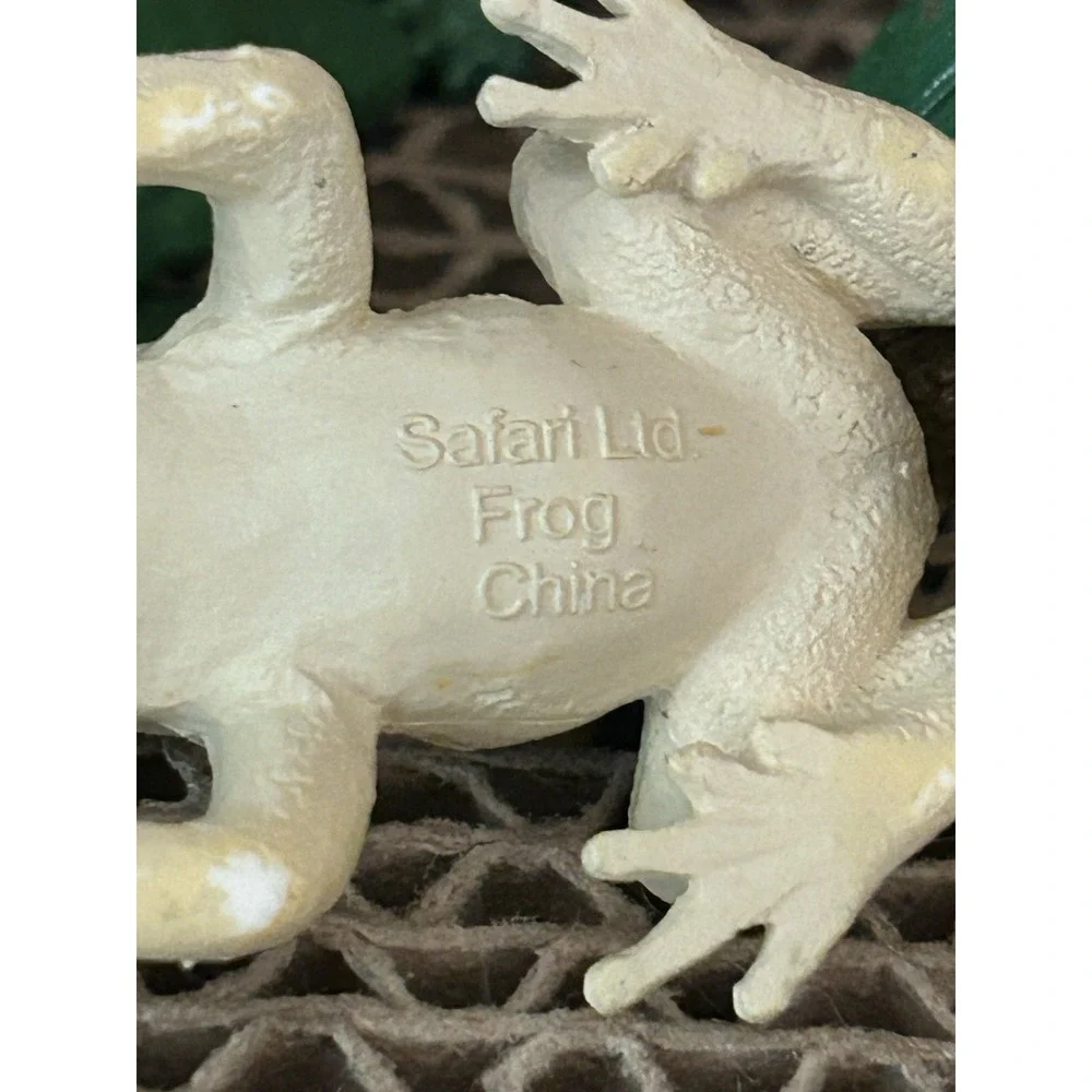 Lot Of 7 Safari Ltd Colorful Frogs‎ And Turtles